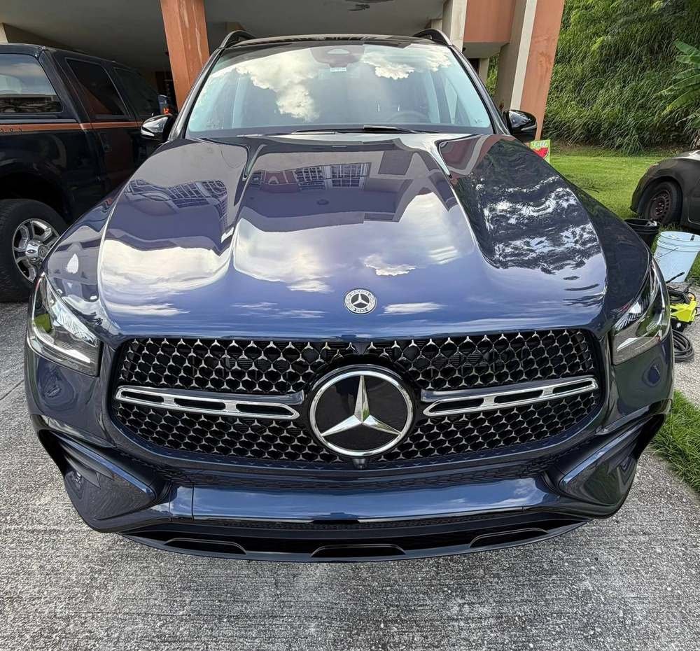 Mercedes GLE negro, frente con parrilla brillante